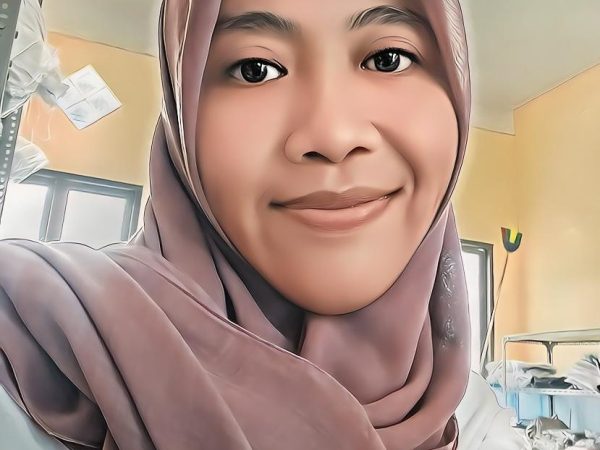 Ratna Sri Wahyuni, S.M